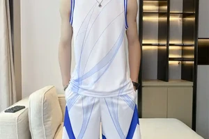 为什么篮球比赛时要把衣服扎进裤子里？